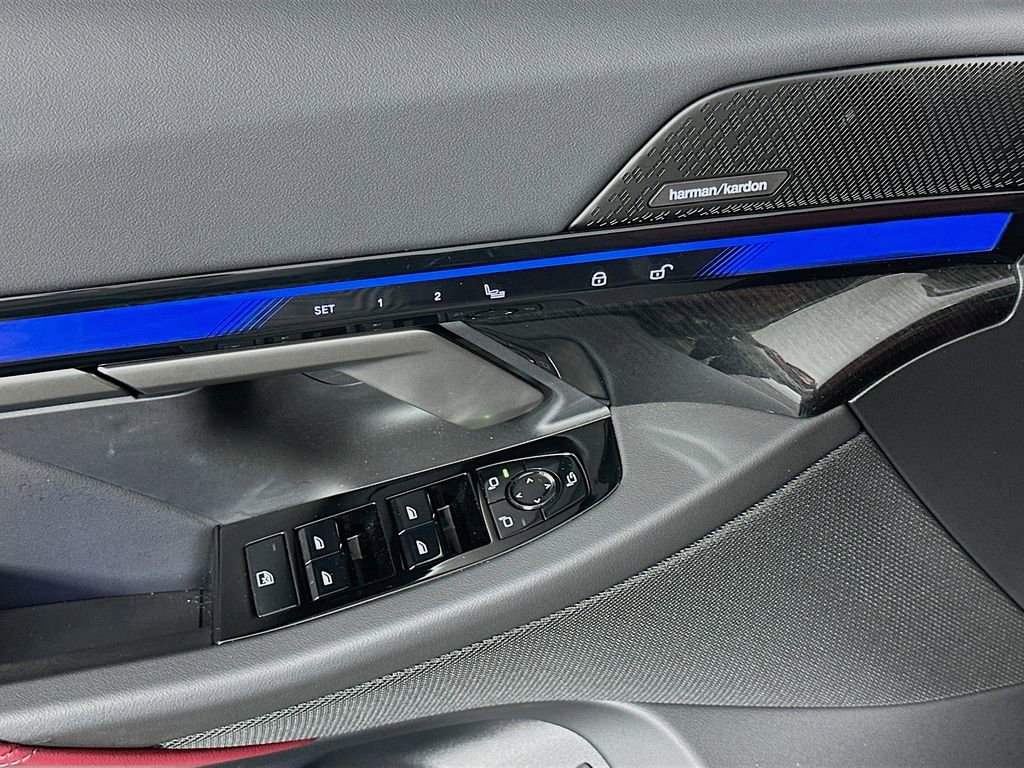 Used 2026 BMW 550e xDrive w/ Premium Package image 22