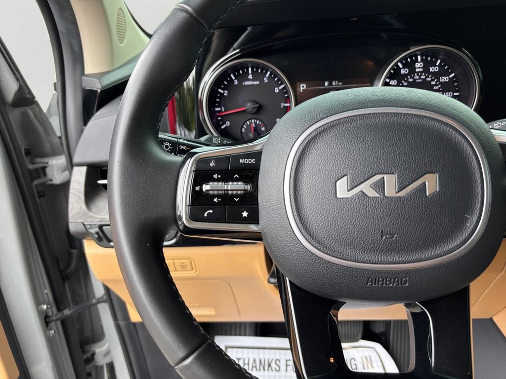 Used 2024 Kia Carnival EX FWD image 21