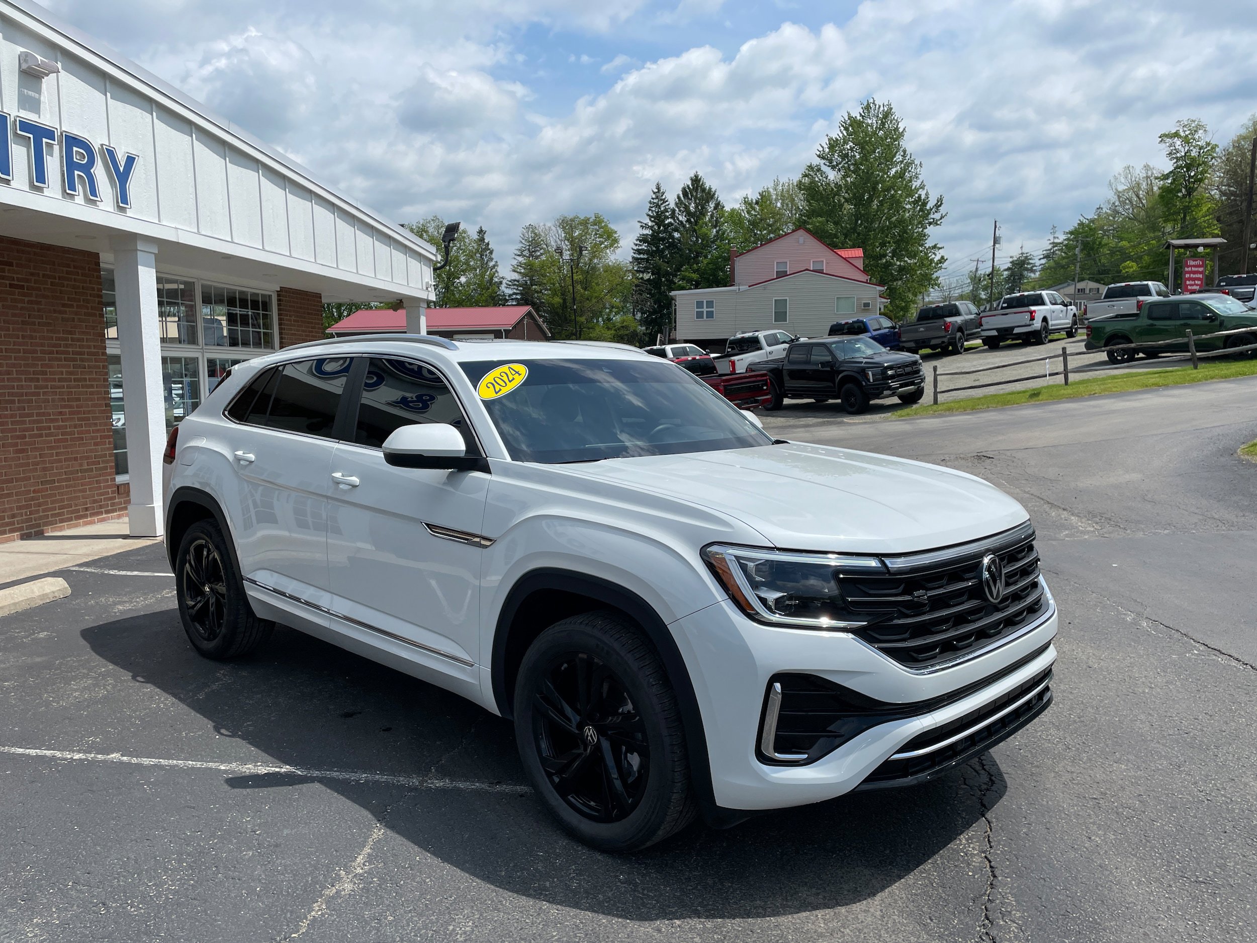 Used 2024 Volkswagen Atlas Cross Sport SEL R-Line AWD/4WD image 3