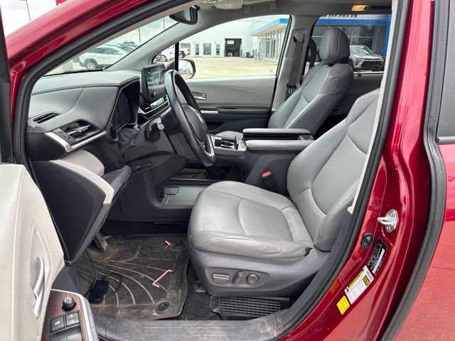Used 2021 Toyota Sienna XLE AWD/4WD image 16