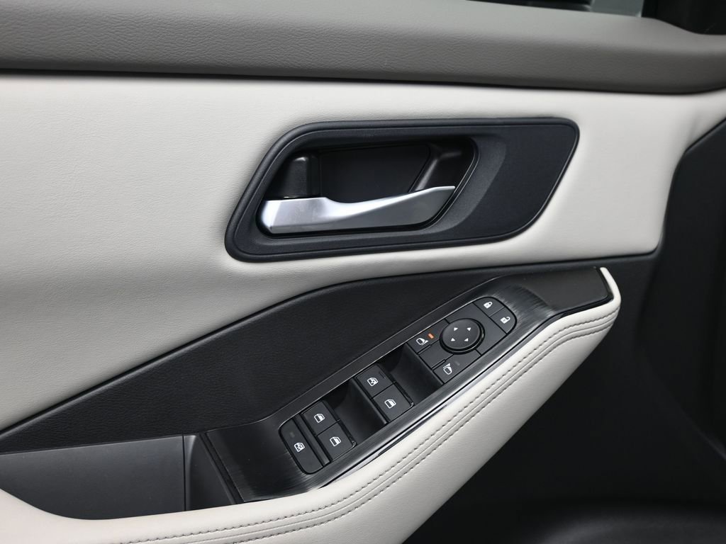 New 2025 Nissan Rogue SV image 10