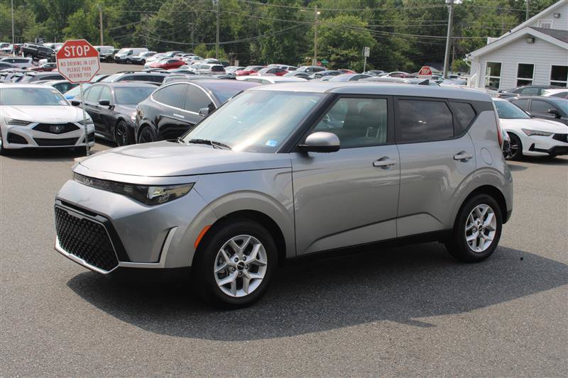 Used 2025 Kia Soul LX w/ LX Technology Package FWD image 4