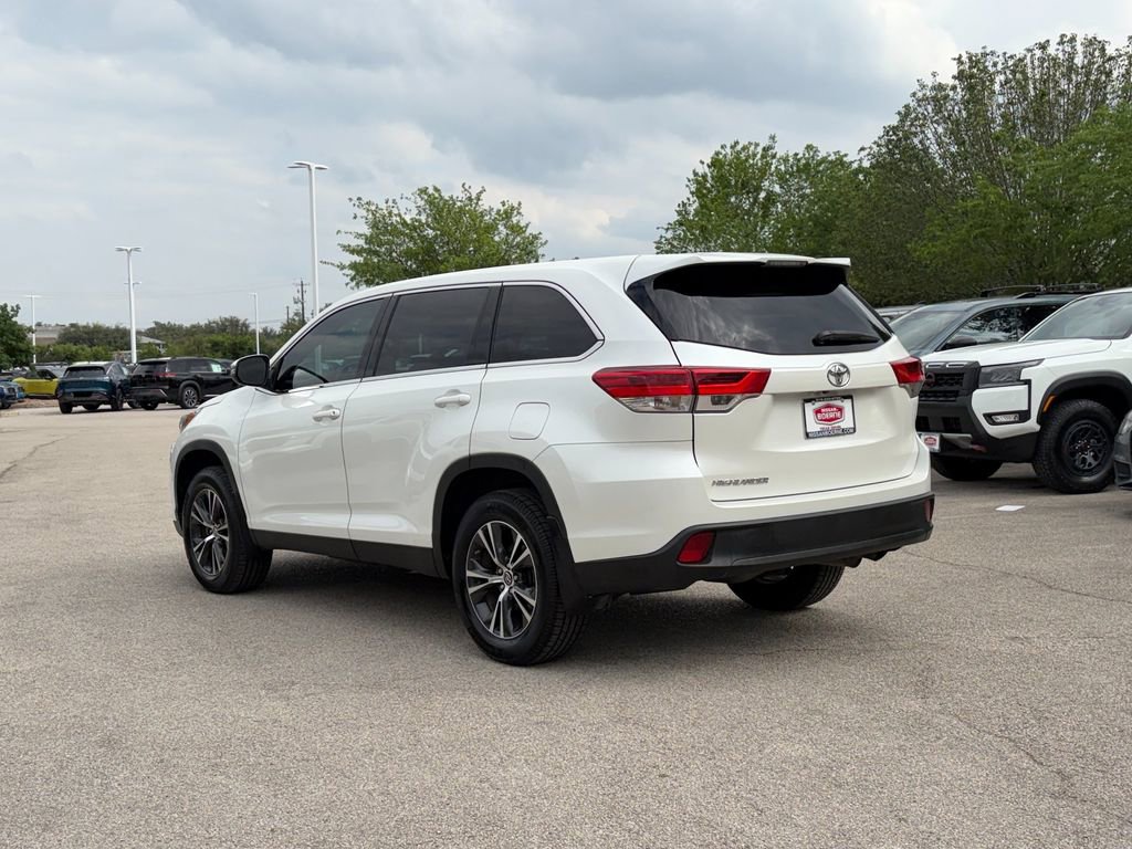 Used 2019 Toyota Highlander LE FWD image 6