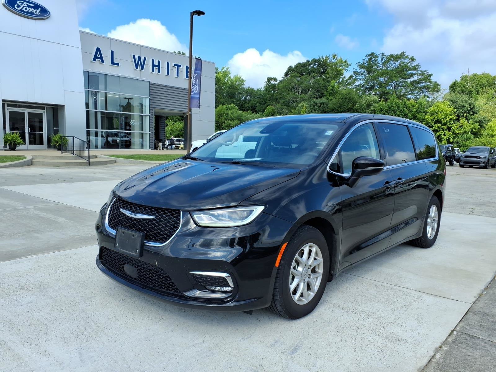 Used 2023 Chrysler Pacifica Touring-L