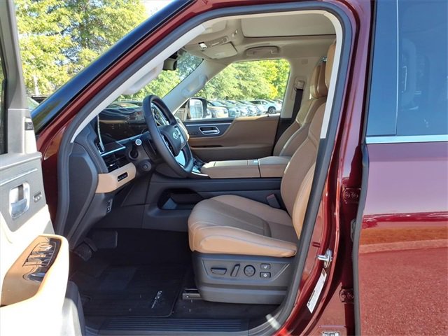 Used 2025 INFINITI QX80 Sensory image 4