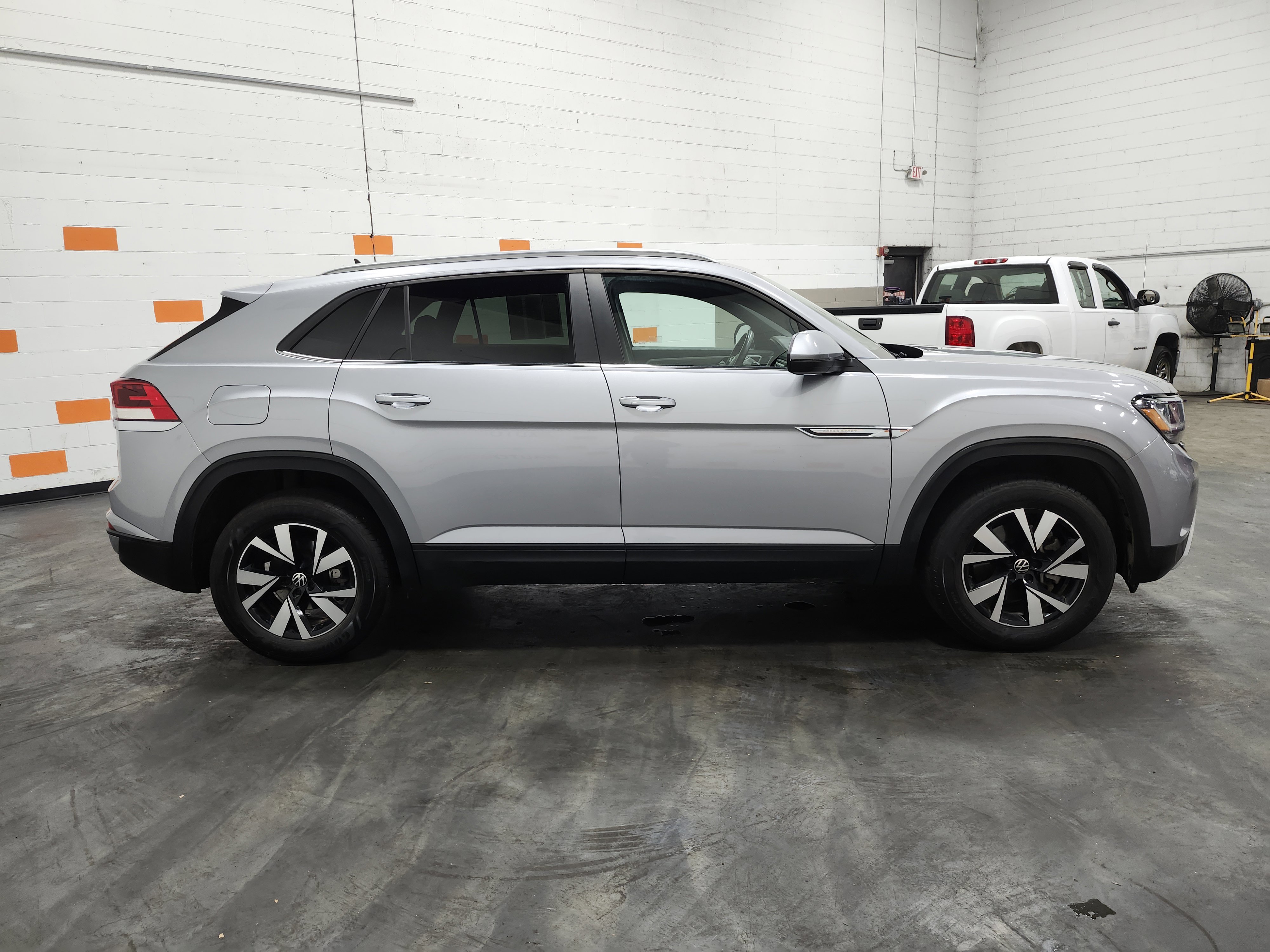 Used 2022 Volkswagen Atlas Cross Sport SE image 19