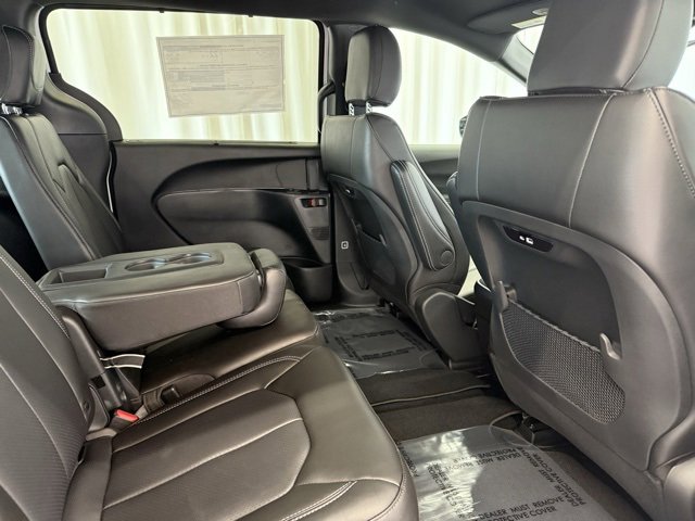 New 2026 Chrysler Pacifica Select image 33