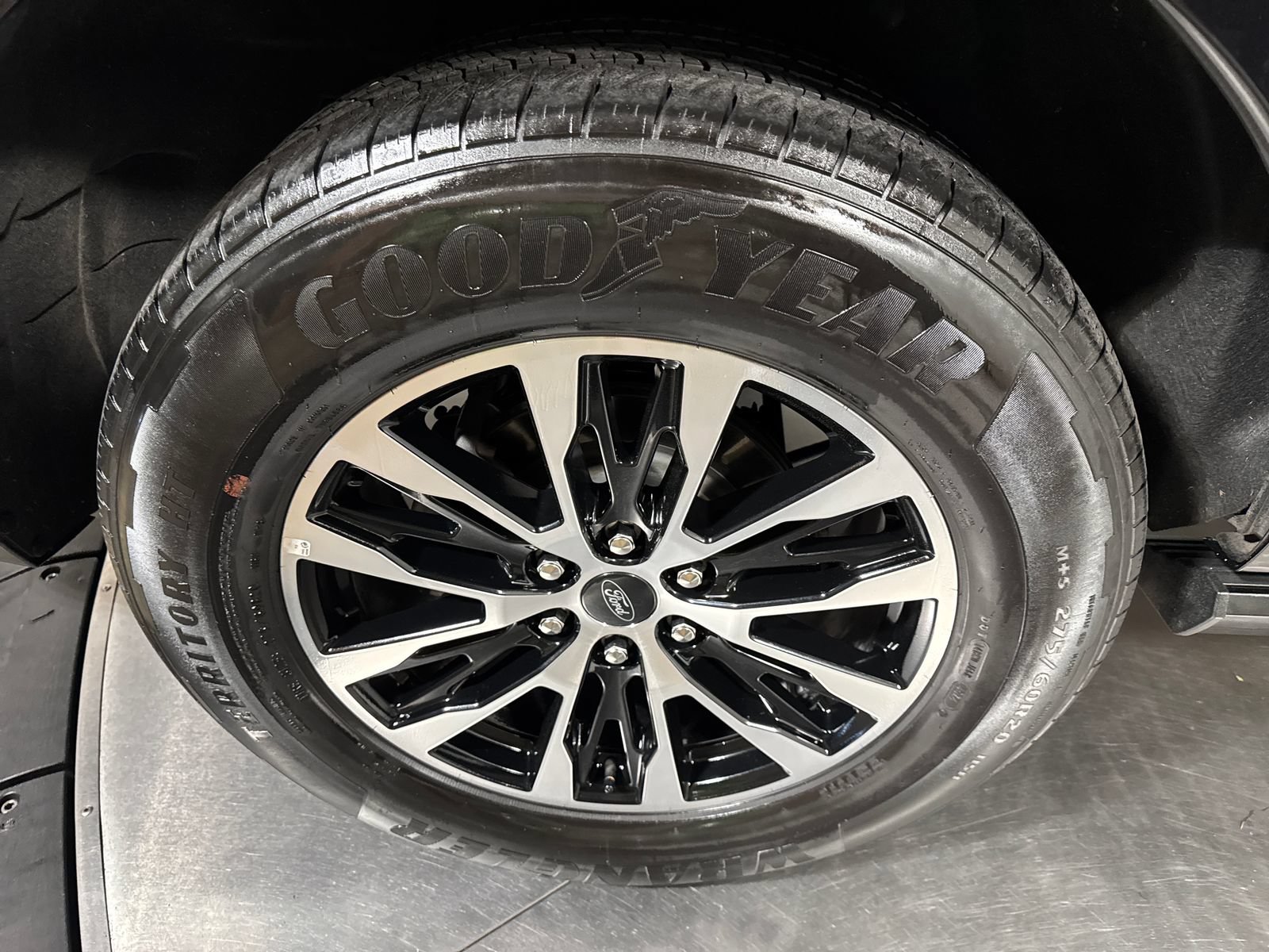 Used 2025 Ford Expedition Platinum AWD/4WD image 13