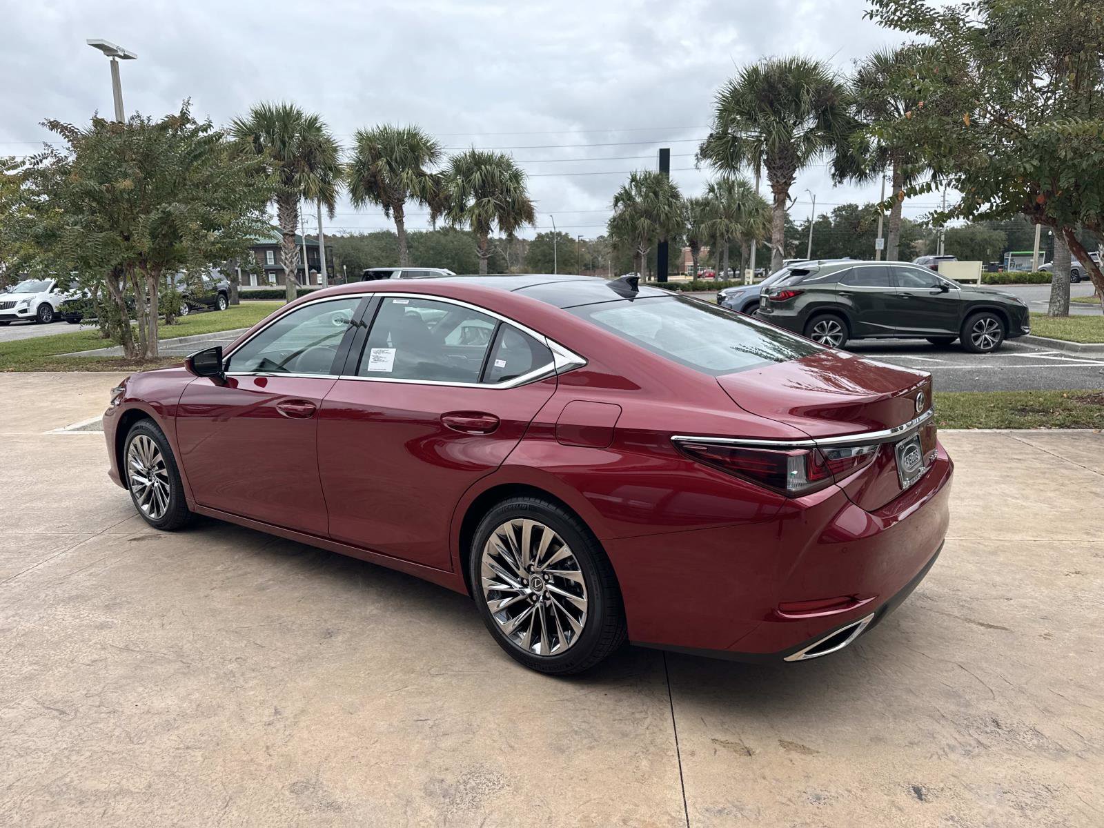 New 2025 Lexus ES 350 Ultra Luxury image 5