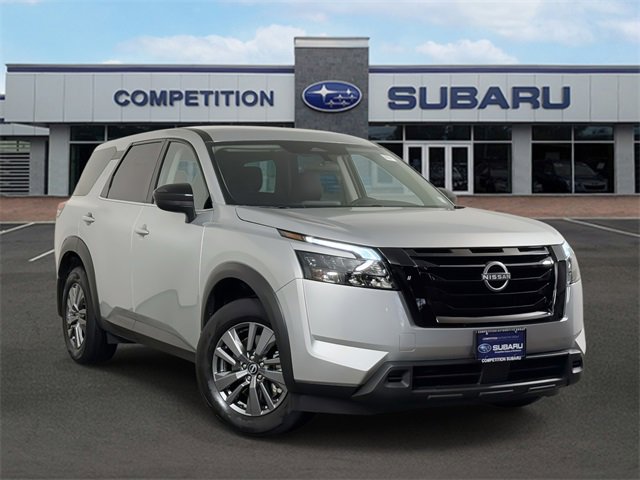 Used 2025 Nissan Pathfinder S image 1