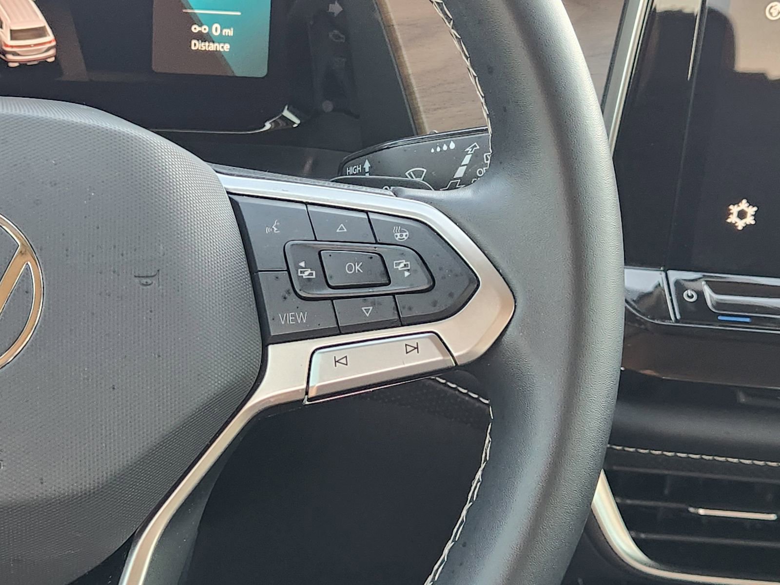 Used 2024 Volkswagen Atlas SE image 27