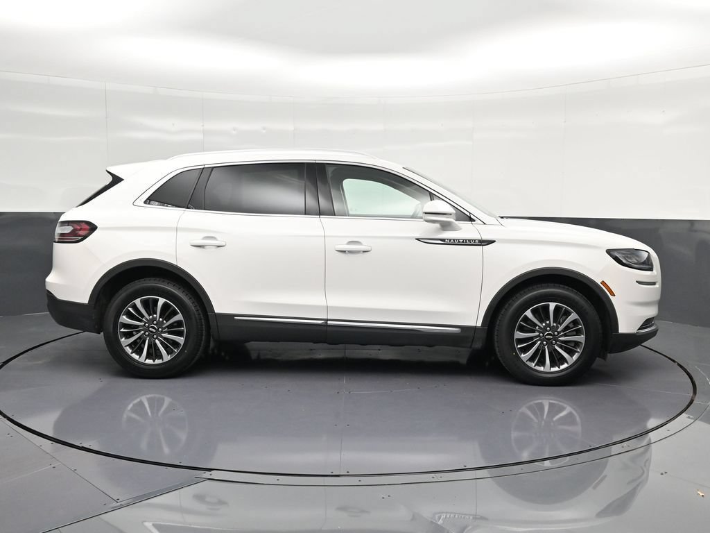 Used 2023 Lincoln Nautilus Reserve FWD image 4