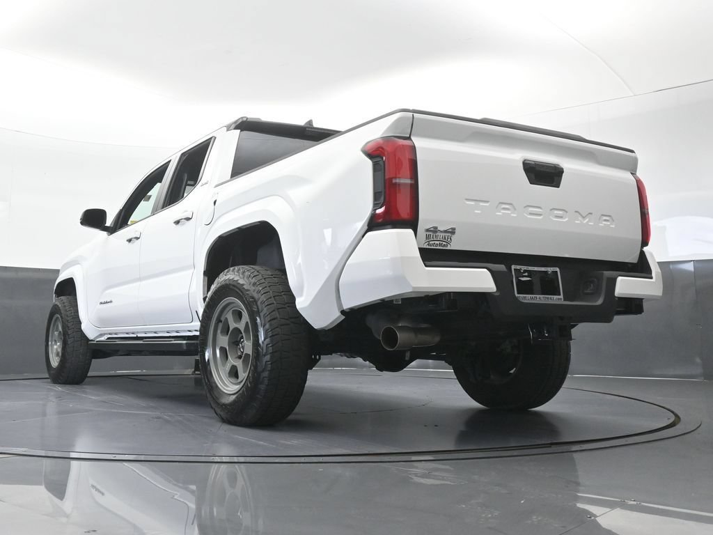 Used 2025 Toyota Tacoma SR5 AWD/4WD image 57