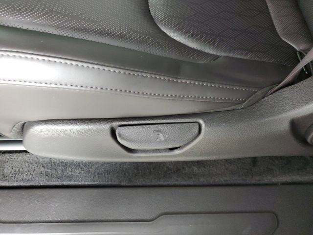 Used 2024 Kia Carnival EX image 13