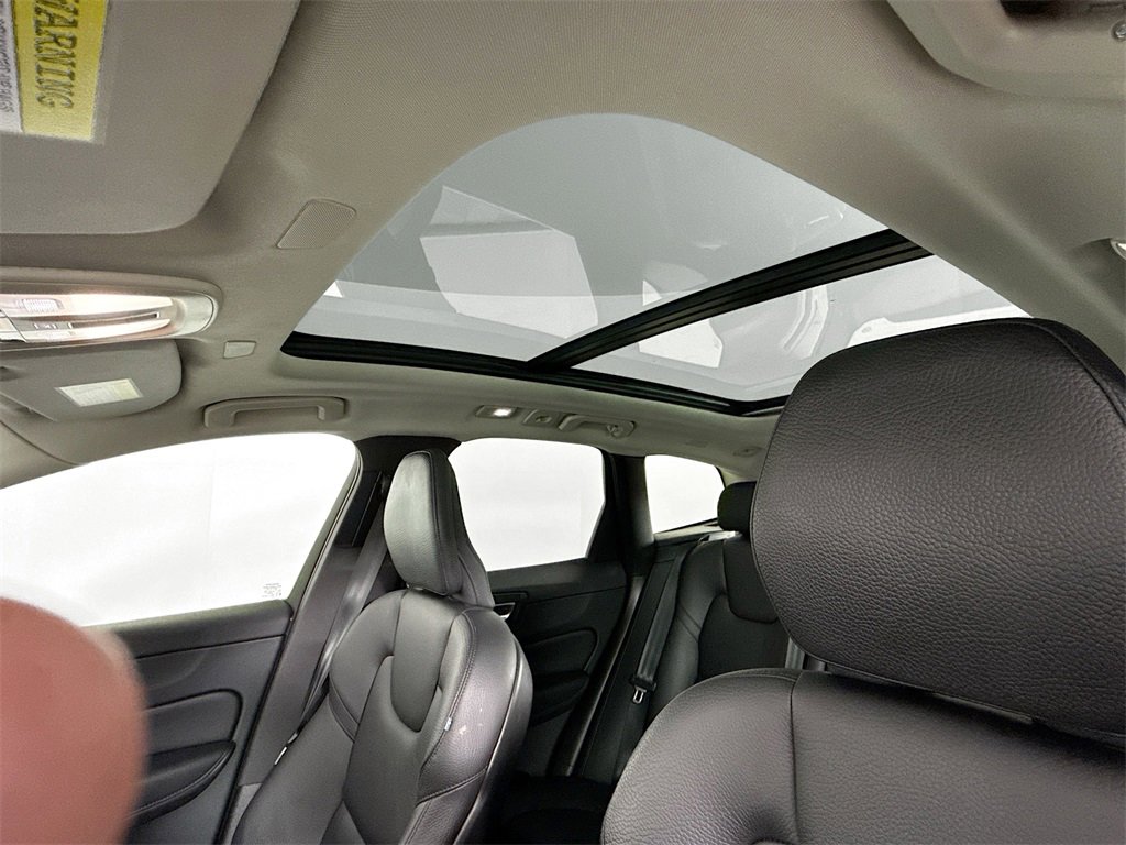 Used 2023 Volvo XC60 T8 Plus image 23