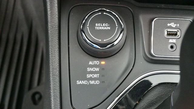 Used 2020 Jeep Cherokee Limited AWD/4WD image 23