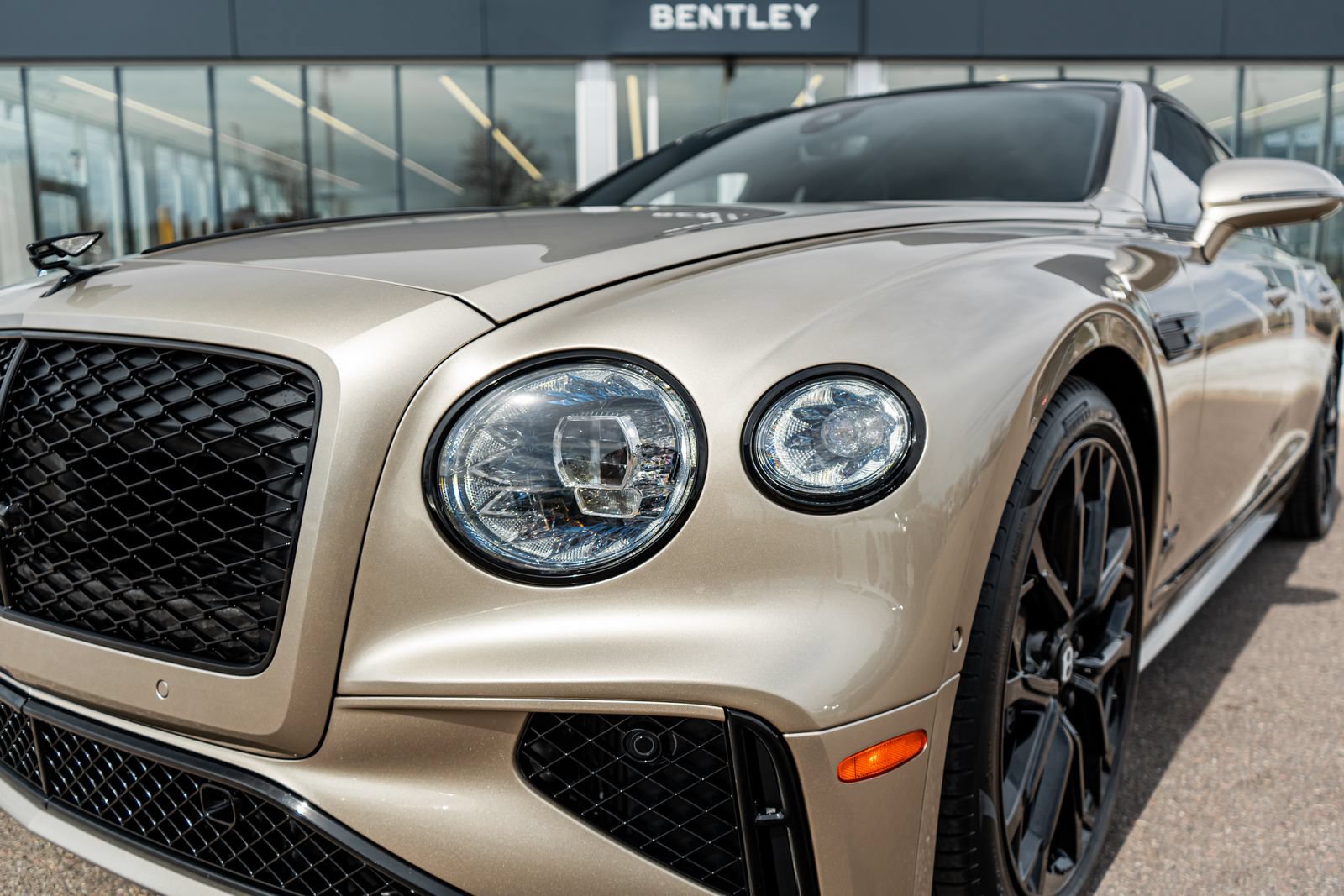 Certified 2025 Bentley Flying Spur Plug-In Hybrid AWD/4WD image 23
