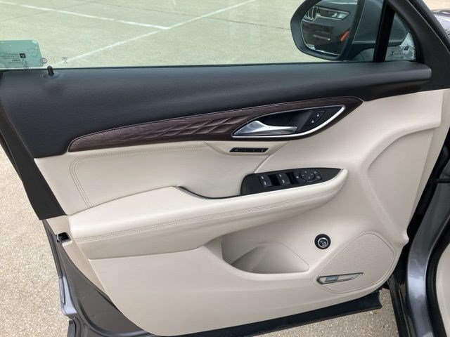 Used 2022 Buick Envision Avenir w/ Technology Package II AWD/4WD image 9