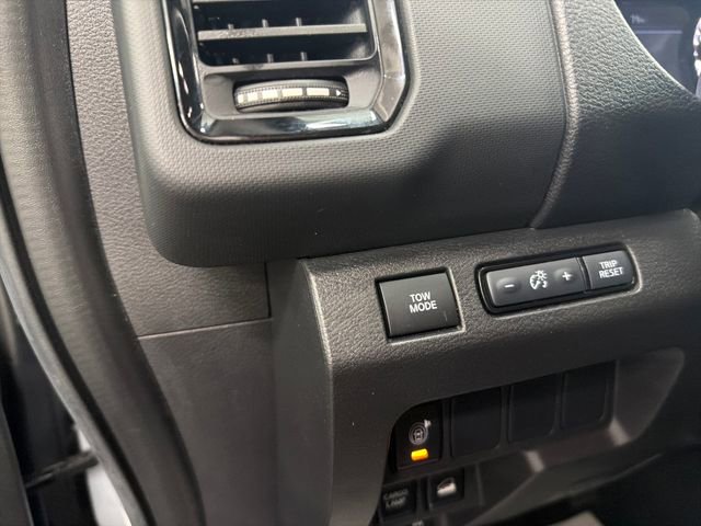 Used 2024 Nissan Frontier PRO-4X w/ Technology Package AWD/4WD image 42