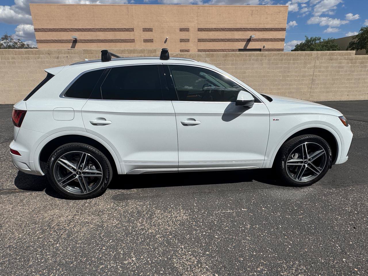 Used 2021 Audi Q5 e Premium Plus w/ Premium Plus Package AWD/4WD image 10