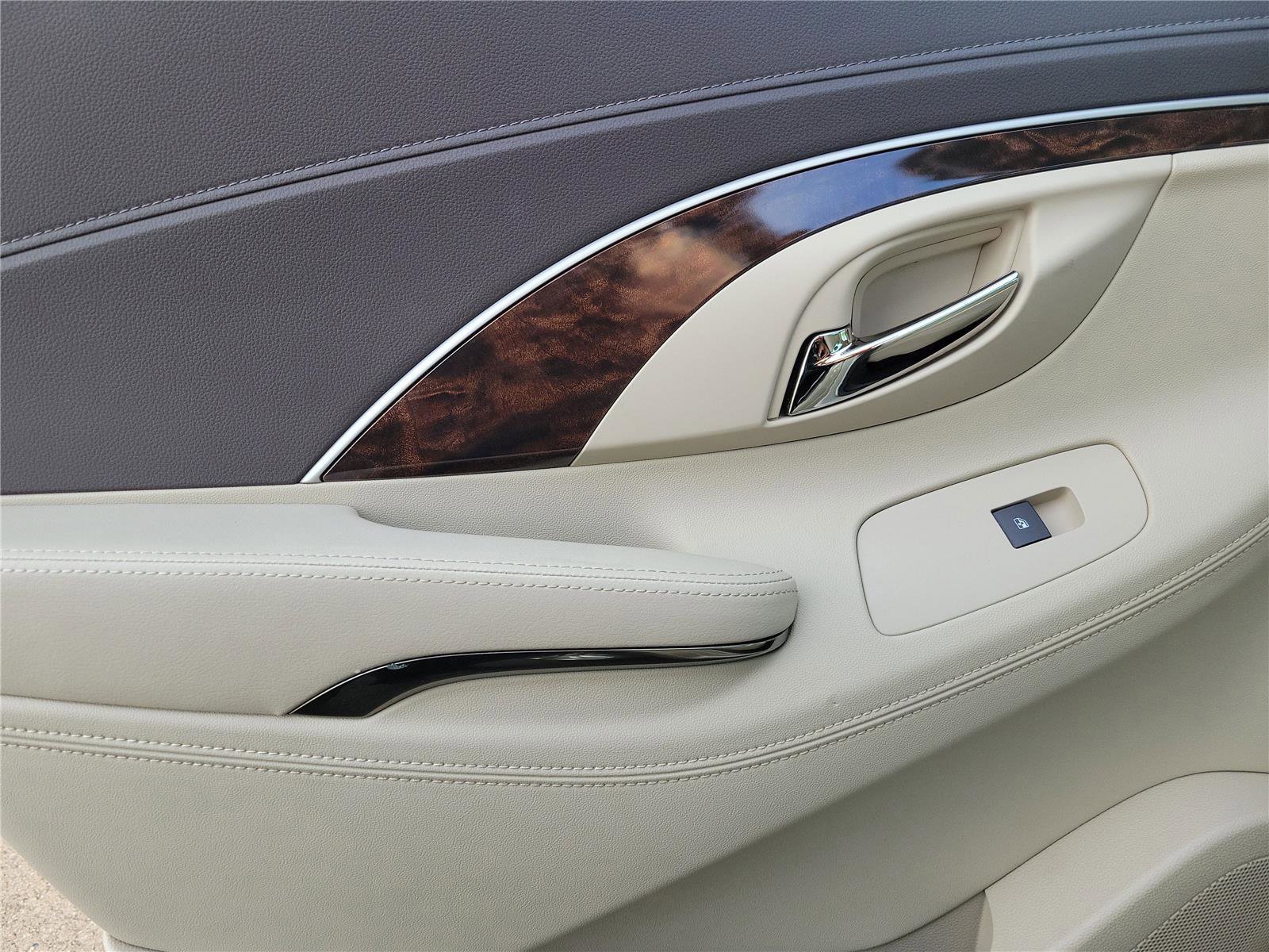 Used 2015 Buick LaCrosse image 15