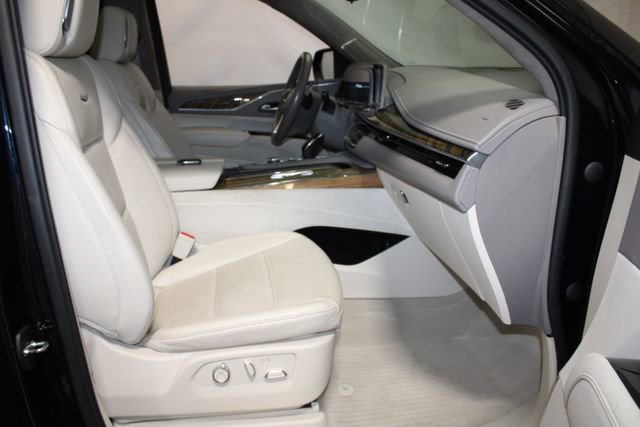 Used 2021 Cadillac Escalade ESV Sport Platinum image 16