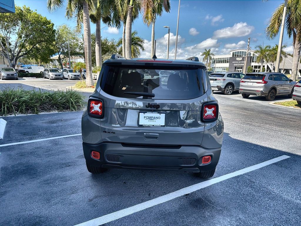 Used 2023 Jeep Renegade Latitude AWD/4WD image 7
