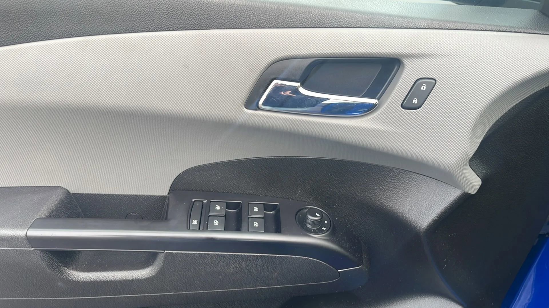 Used 2020 Chevrolet Sonic LT image 17