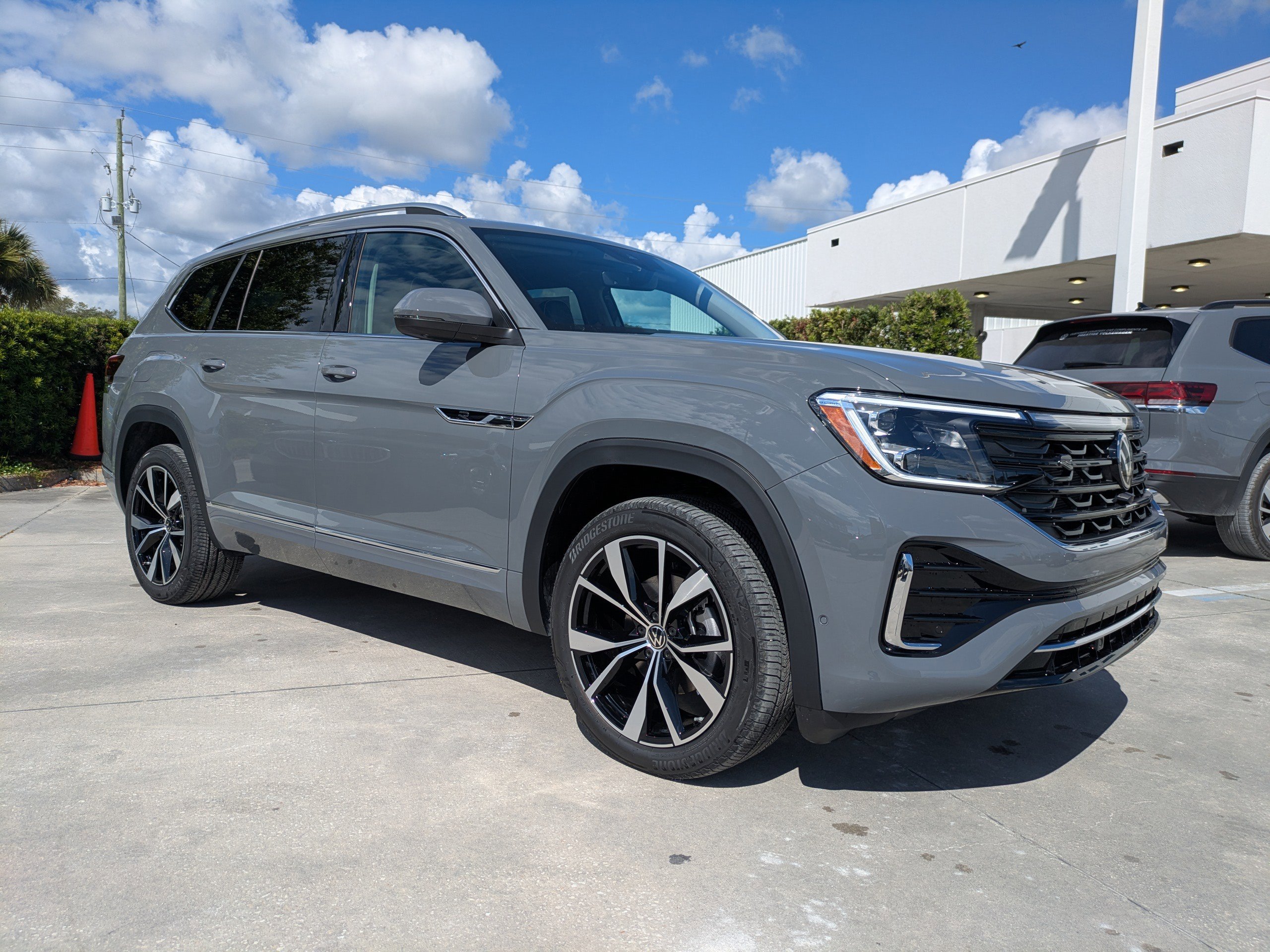 New 2026 Volkswagen Atlas SEL Premium R-Line image 2