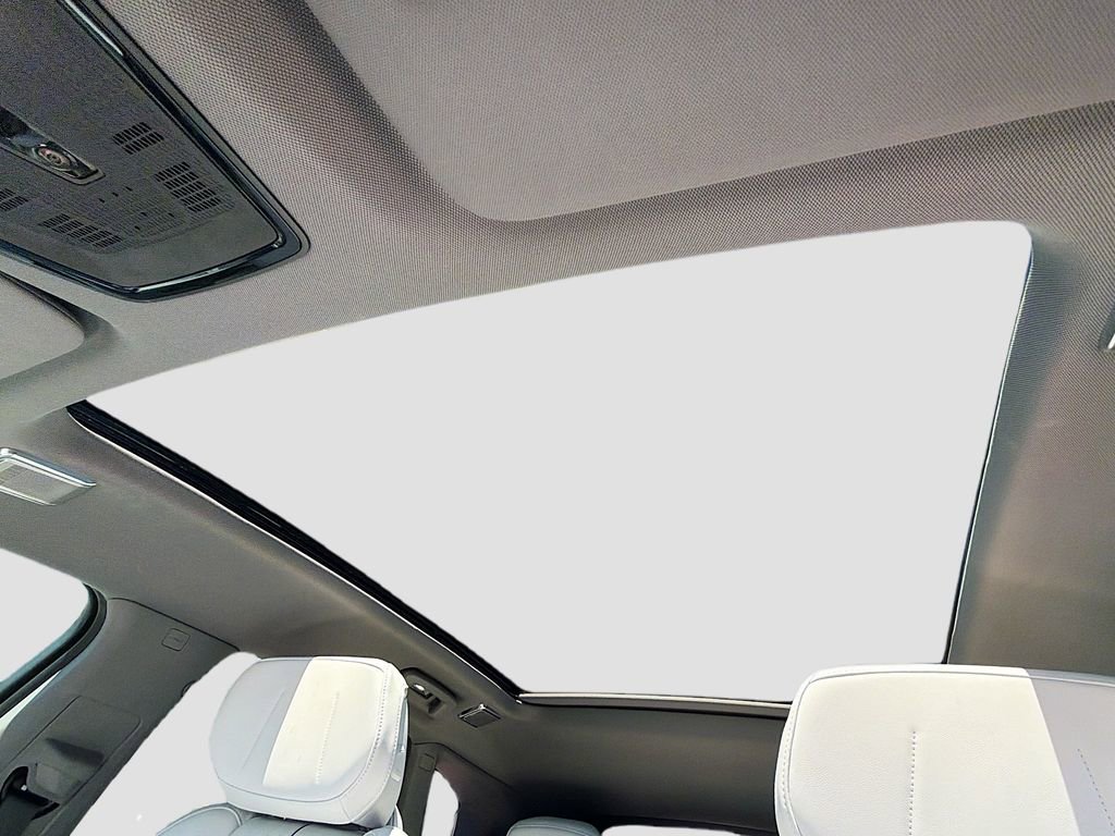 Certified 2025 Cadillac Optiq Sport 2 image 27