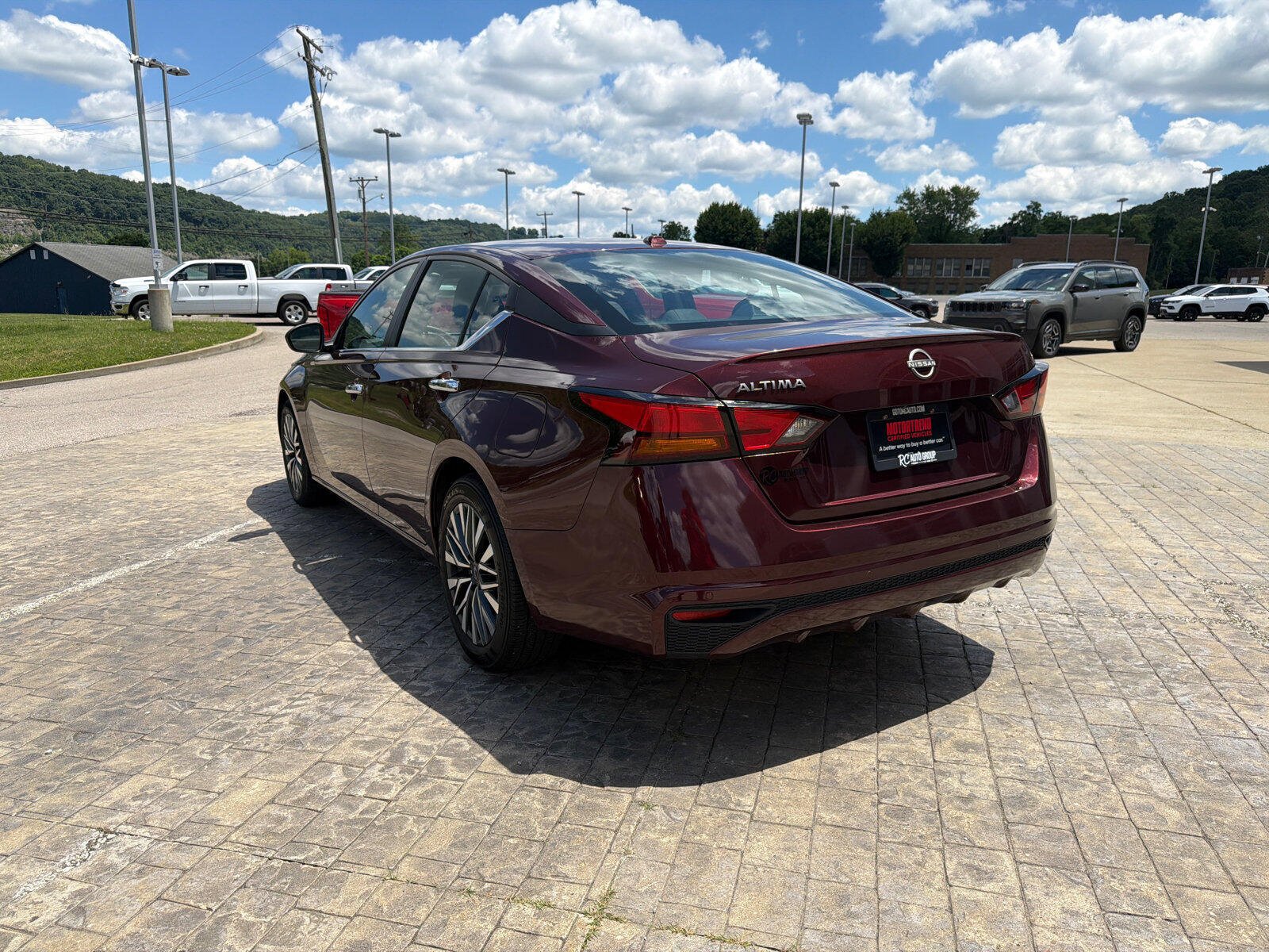 Used 2025 Nissan Altima 2.5 SV FWD image 6