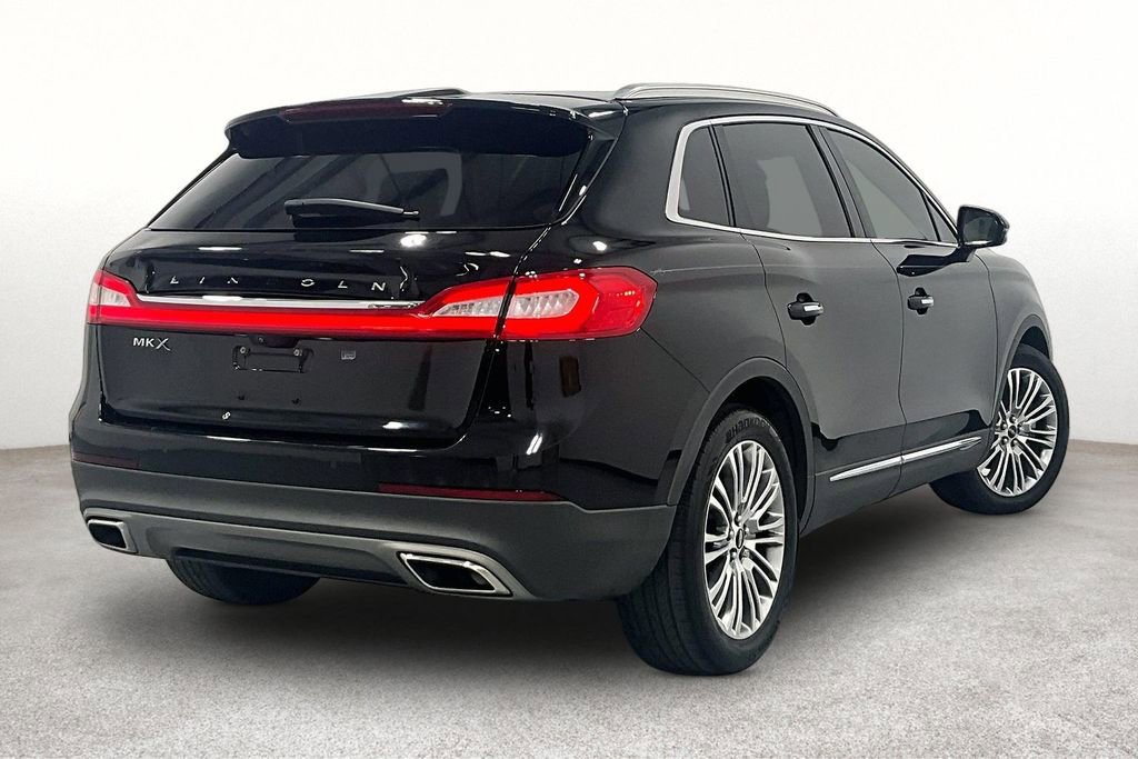 Used 2017 Lincoln MKX Reserve w/ Lincoln MKX Climate Package FWD image 2