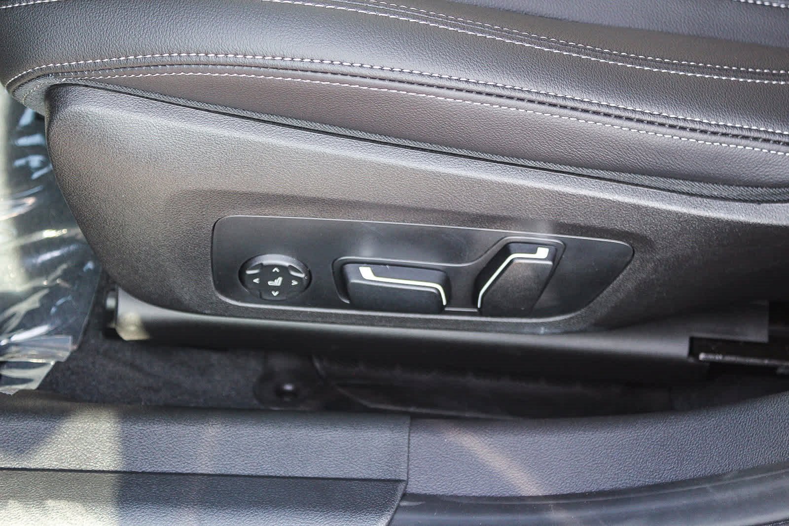 New 2025 BMW 330i xDrive Sedan w/ Convenience Package image 21