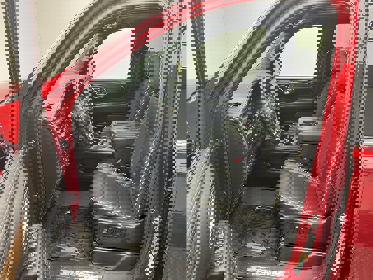 Certified 2024 Chevrolet Suburban Premier w/ Premium Package image 3