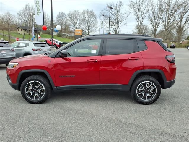 Used 2025 Jeep Compass Trailhawk w/ Trailhawk Elite Group AWD/4WD image 10