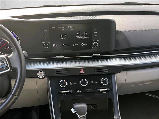 Used 2023 Kia Carnival LX FWD image 8
