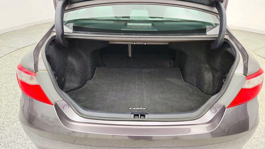 Used 2015 Toyota Camry LE FWD image 21