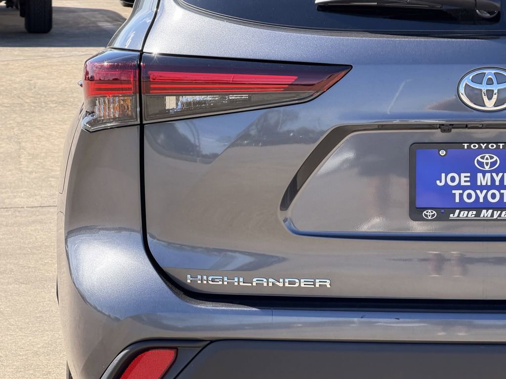 Used 2025 Toyota Highlander LE image 10