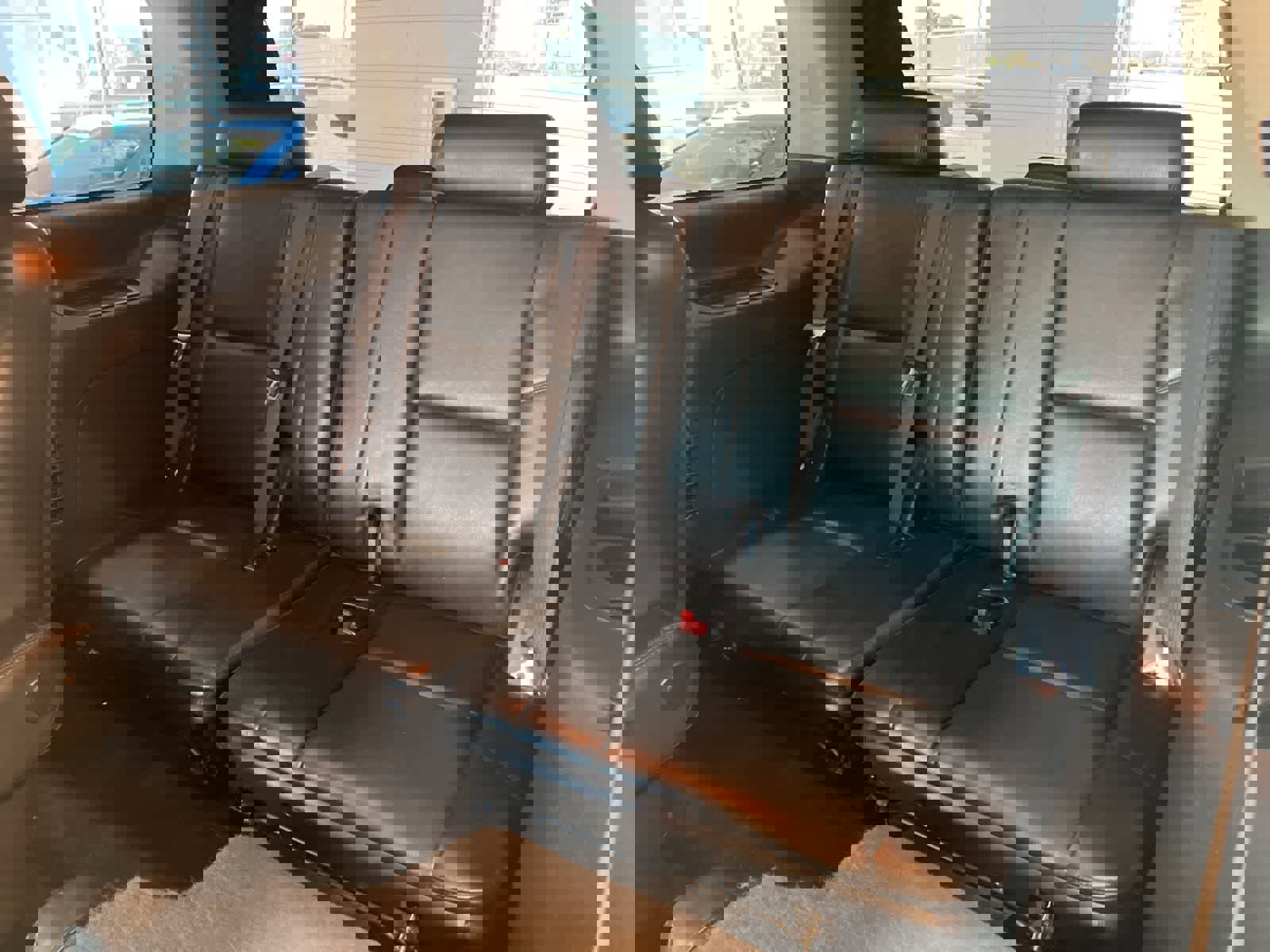 Used 2010 Cadillac Escalade Luxury image 30