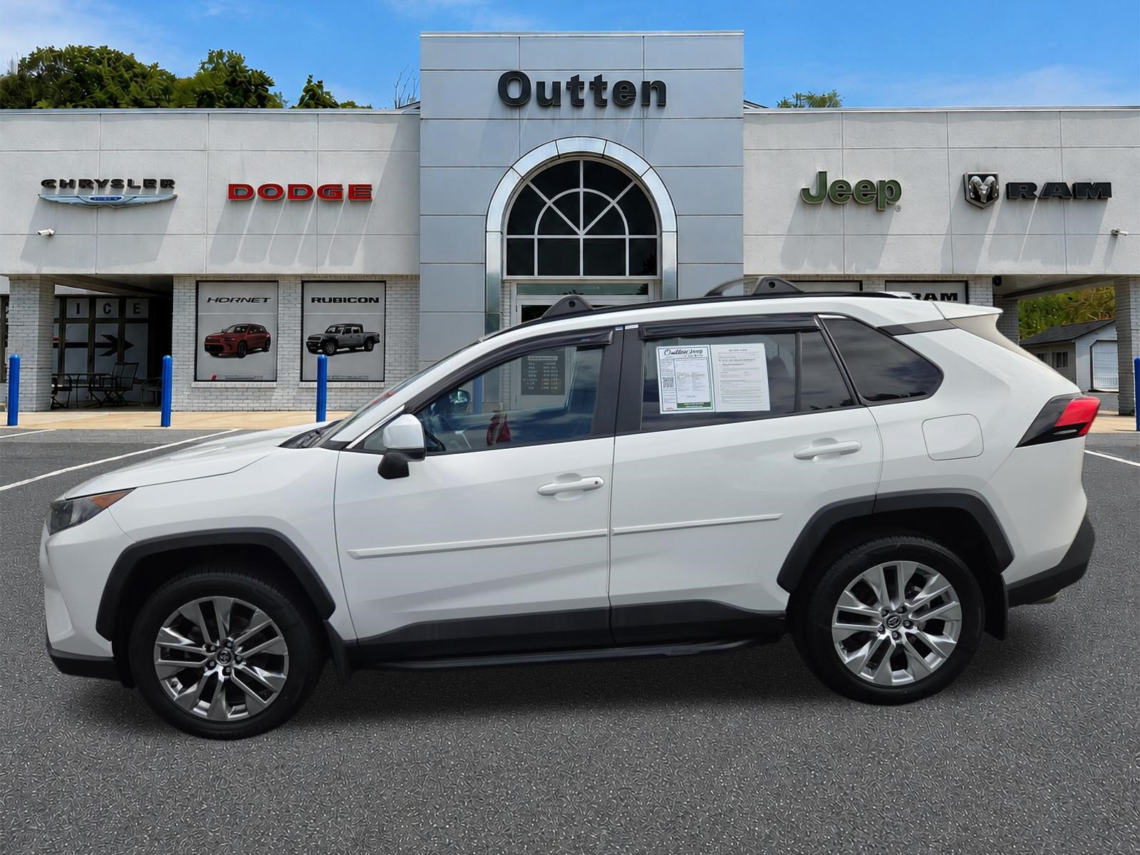 Used 2019 Toyota RAV4 LE AWD/4WD image 7