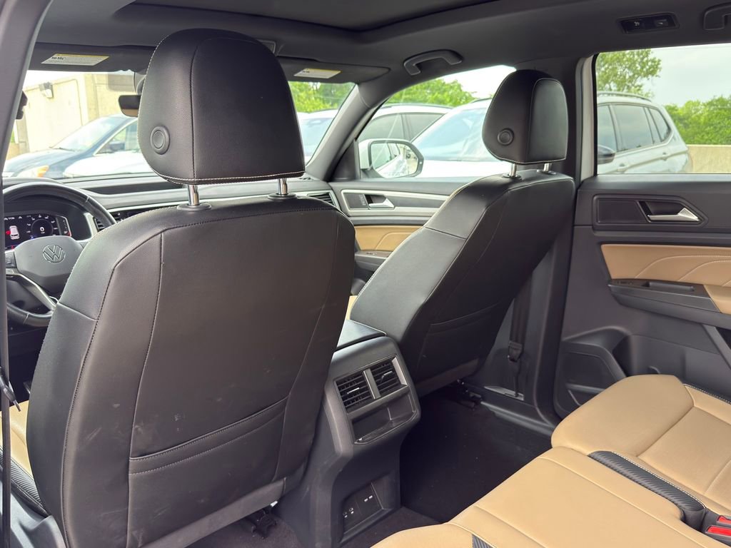 Used 2022 Volkswagen Atlas Cross Sport SEL R-Line AWD/4WD image 25