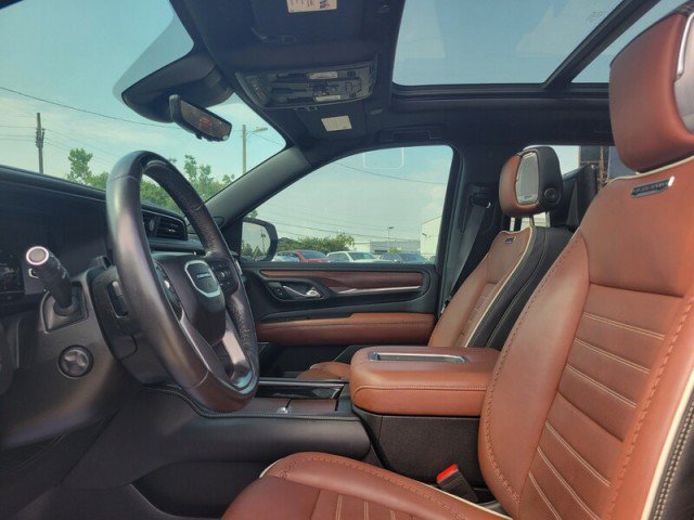 Used 2023 GMC Yukon XL Denali Ultimate AWD/4WD image 12