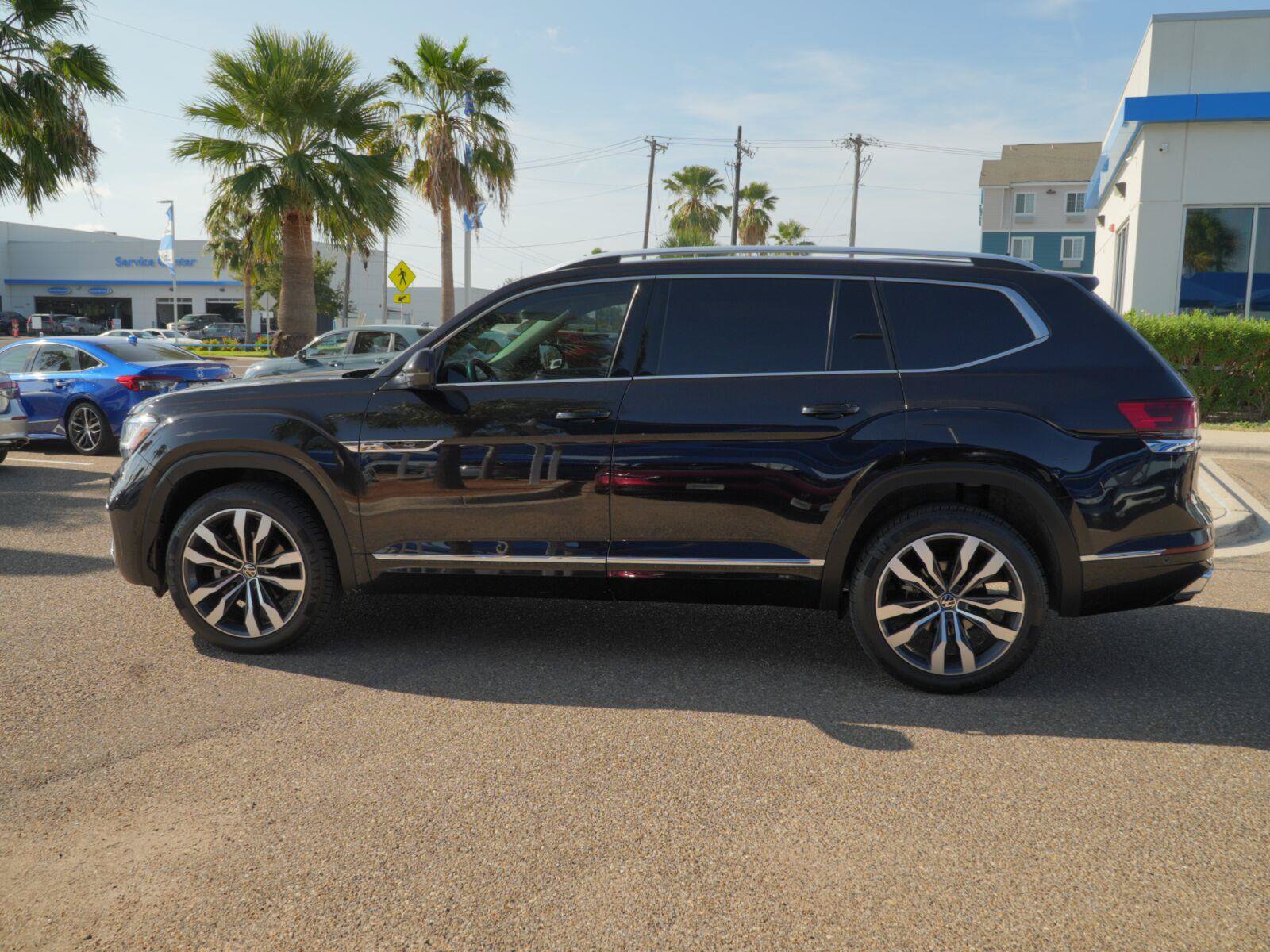 Used 2023 Volkswagen Atlas SEL Premium AWD/4WD image 16