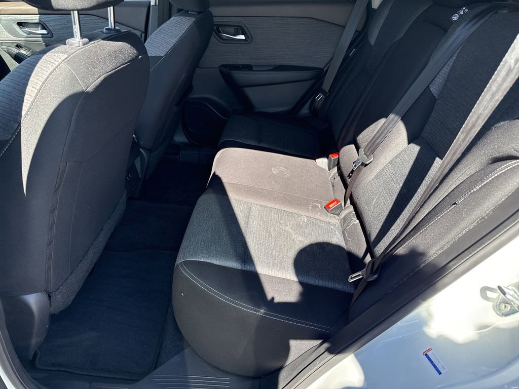 Used 2023 Nissan Rogue SV image 21