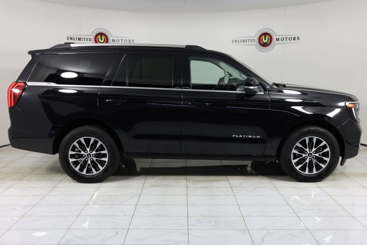 Used 2025 Ford Expedition Platinum AWD/4WD image 2
