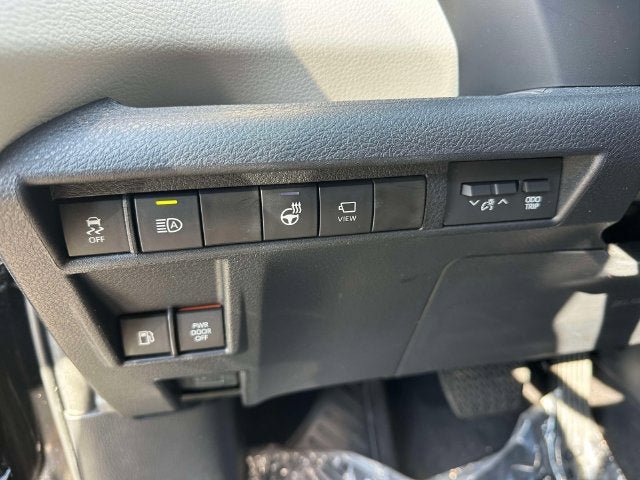 Used 2023 Toyota Sienna Platinum AWD/4WD image 31