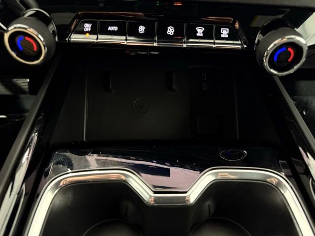 Used 2025 Chevrolet Silverado EV LT image 37