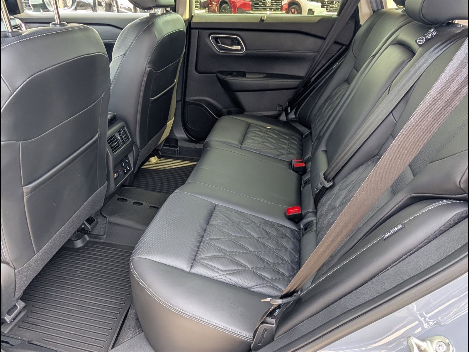 Used 2025 Nissan Rogue Platinum w/ Platinum Premium Package image 14