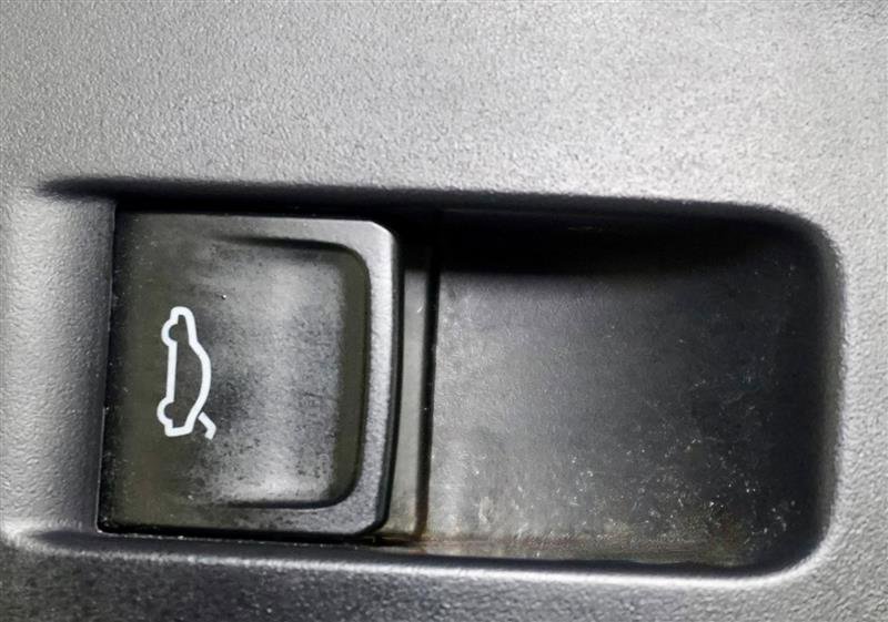 Used 2018 Volkswagen Tiguan SEL image 44