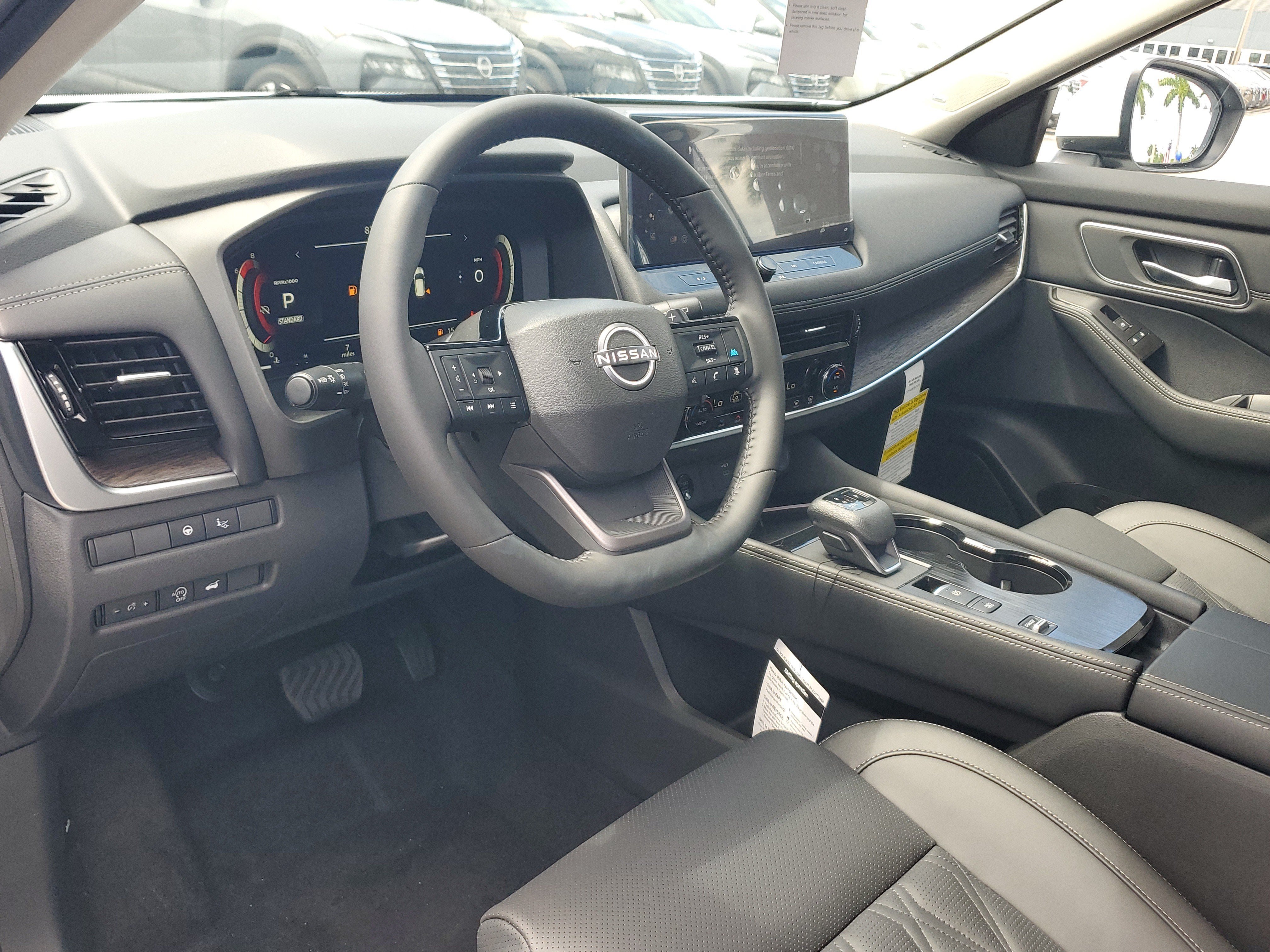 New 2025 Nissan Rogue Platinum w/ Platinum Premium Package FWD image 9